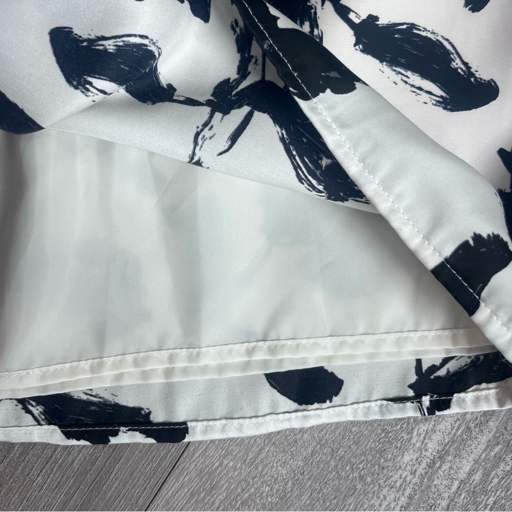 LOFT Black and White Floral Mini Skirt - Picture 2 of 8